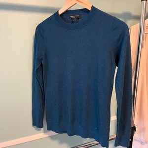 Banana Republic Women’s light crew neck cashmere sweater, teal